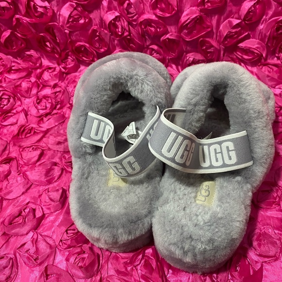 Ugg oh yeah slide 🤍 - Picture 5 of 7